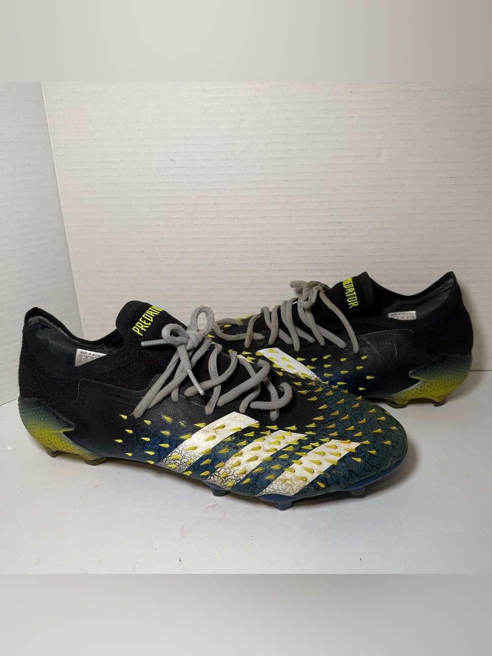 Adidas Predator Freak 1 Low Firm Ground Cleats FY0745 Men’s Size 11.5